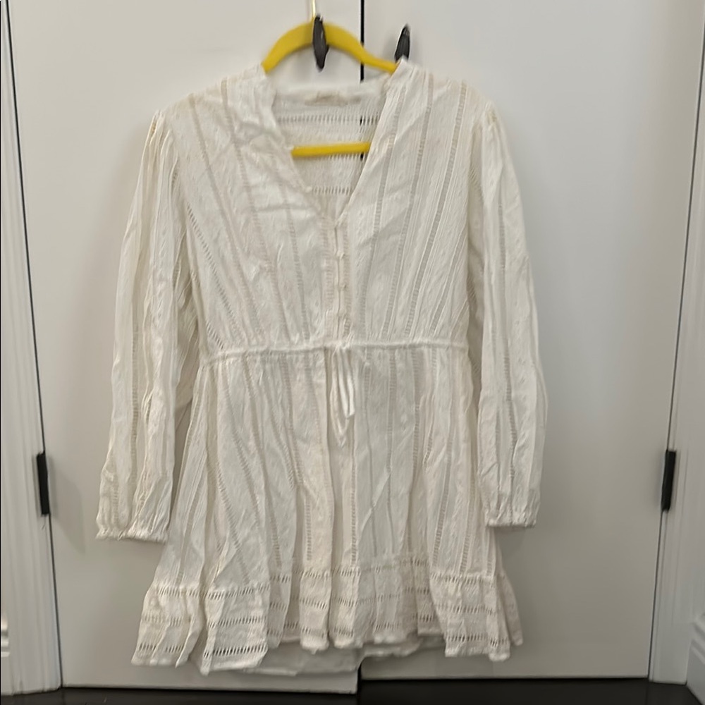 Chic White Lace Long-Sleeve Dress